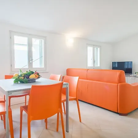Apartment La Vigna In Citta Halldis